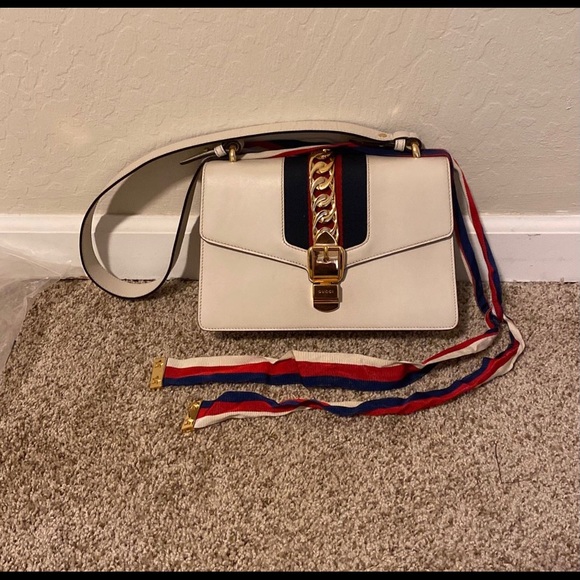 Gucci Handbags - Gucci Purse